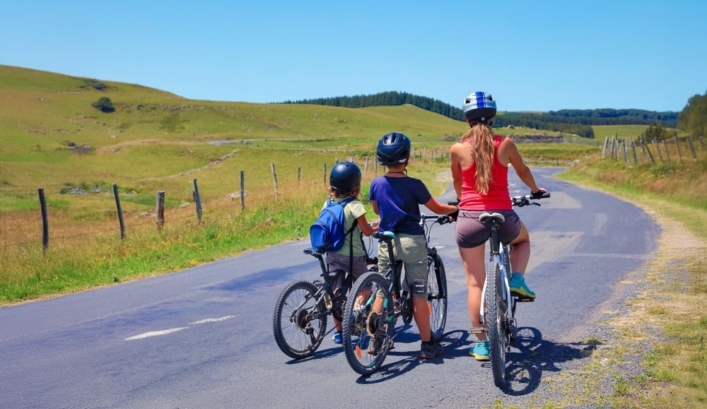 Familie på sykkeltur